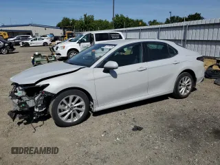 2023 Toyota Camry LE z VIN 4T1C11AK5PU083312, wystawiony jako Copart lot #57175135 z przebiegiem 24 483 mil mil oraz Szkoda całkowita • Salvage title. Historia ofert i sprzedaży dostępna na DreamBid. Obrazek 1.