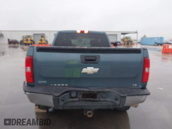 2010 Chevrolet Silverado 1500 LS with VIN 1GCSCREA5AZ176206, listed as a IAAI auction lot 41003831 with 126,617 mi miles. Bid and sale history available at carsss.com. Image 17.