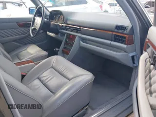 1991 Mercedes-Benz 420 Series 420SEL with VIN WDBCA35E0MA580834, listed as a IAAI auction lot 41949794 with 30,413 mi miles. Bid and sale history available at carsss.com. Image 5.