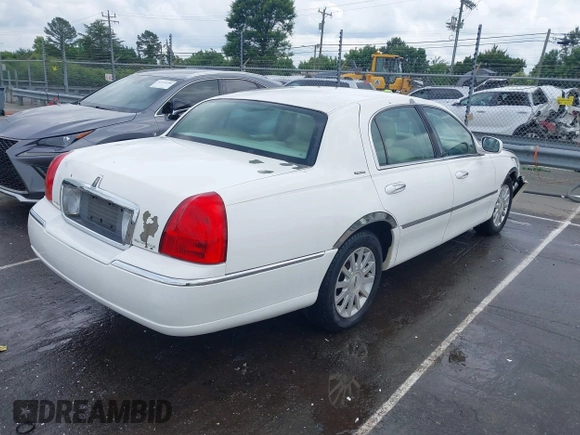 2007 Lincoln Town Car Signature с VIN 1LNHM81W77Y607433, выставлен на аукционе IAAI как лот 42344423 с пробегом 190 760 миль миль и . История ставок и продаж доступна на DreamBid. Изображение 4.