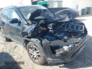 2018 Jeep Compass Latitude with VIN 3C4NJCBB3JT462706, listed as a IAAI auction lot 41680742 with 89,105 mi miles. Bid and sale history available at carsss.com. Image 6.