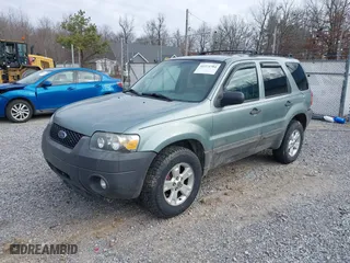 2007 Ford Escape XLT with VIN 1FMYU03107KA50631, listed as a IAAI auction lot 41374784 with 174,870 mi miles. Bid and sale history available at carsss.com. Image 2.