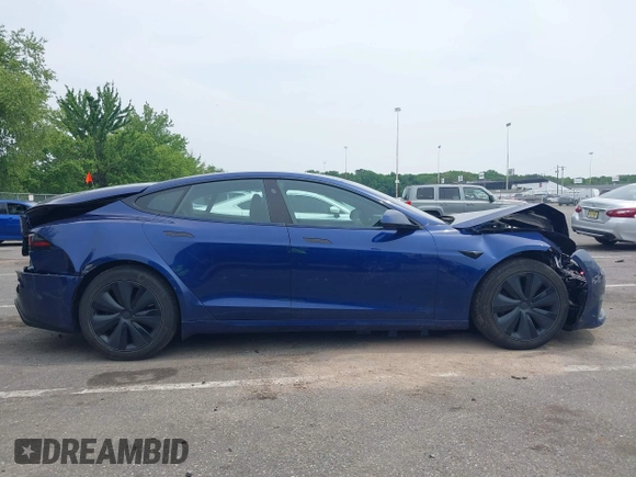 2022 Tesla Model S z VIN 5YJSA1E55NF493604, wystawiony jako IAAI lot #42503731 z przebiegiem 37 961 mil mil oraz . Historia ofert i sprzedaży dostępna na DreamBid. Obrazek 12.