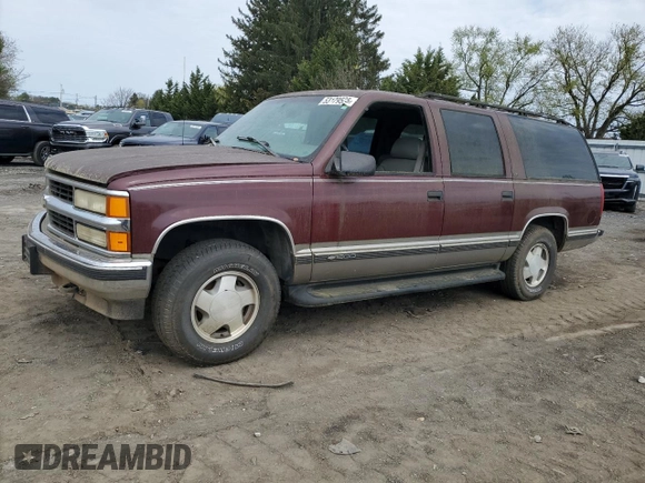 1999 Chevrolet Suburban z VIN 1GNFK16R2XJ328550, wystawiony jako Copart lot #53179525 z przebiegiem 170 914 mil mil oraz Czysty tytuł • Clean title. Historia ofert i sprzedaży dostępna na DreamBid. Obrazek 1.