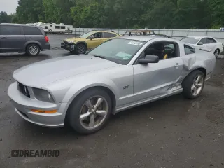 2008 Ford Mustang GT Deluxe z VIN 1ZVHT82HX85162578, wystawiony jako Copart lot #61166105 z przebiegiem Nie podano mil oraz Szkoda całkowita • Salvage title. Historia ofert i sprzedaży dostępna na DreamBid. Obrazek 1.