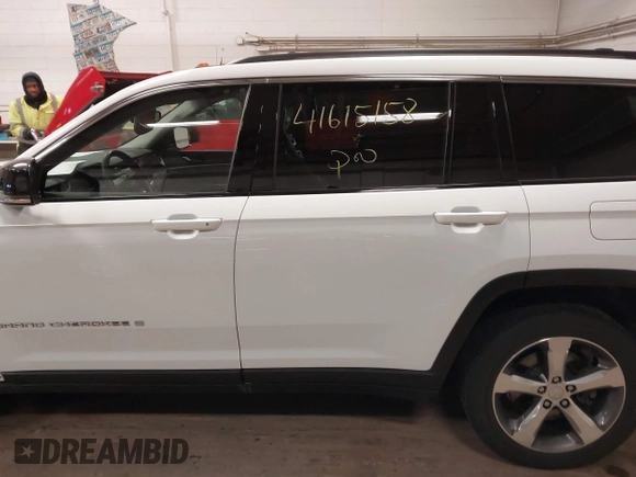 2022 Jeep Grand Cherokee Limited z VIN 1C4RJKBG7N8526645, wystawiony jako IAAI lot #41615158 z przebiegiem 36 576 mil mil oraz . Historia ofert i sprzedaży dostępna na DreamBid. Obrazek 15.