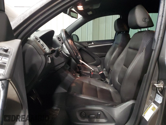 2016 Volkswagen Tiguan R-Line with VIN WVGBV7AX4GW085961, listed as a Copart auction lot 41828715 with 102,369 mi miles and Salvage Title. Bid and sale history available at DreamBid. Image 7.