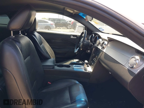 2006 Ford Mustang Standard with VIN 1ZVFT80N065224065, listed as a IAAI auction lot 42058487 with 211,640 mi miles. Bid and sale history available at carsss.com. Image 5.