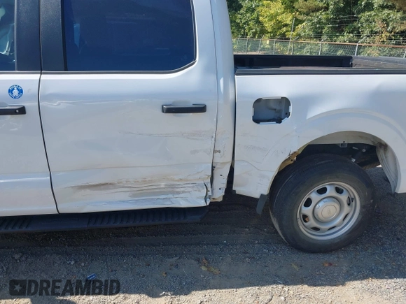 2021 Ford F-150 XL z VIN 1FTEW1C5XMKE11370, wystawiony jako IAAI lot #40300673 z przebiegiem 37 300 mil mil oraz . Historia ofert i sprzedaży dostępna na DreamBid. Obrazek 6.