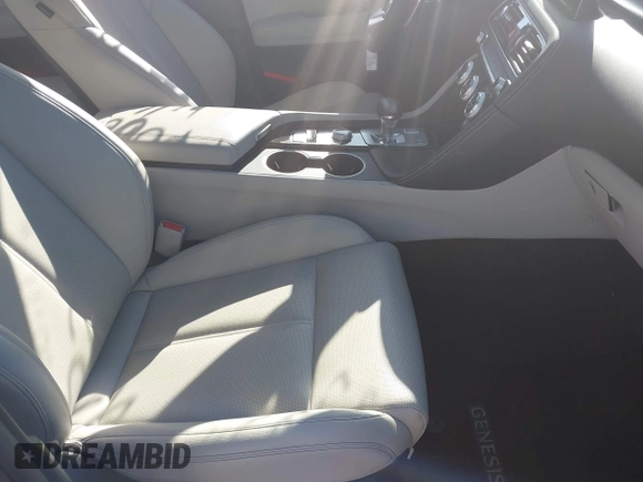 2023 Genesis G70 2.0T z VIN KMTG34TA3PU131624, wystawiony jako IAAI lot #42286678 z przebiegiem 35 010 mil mil oraz . Historia ofert i sprzedaży dostępna na DreamBid. Obrazek 5.