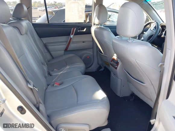2011 Toyota Highlander Limited with VIN 5TDYK3EH3BS030851, listed as a IAAI auction lot 41632465 with 249,790 mi miles. Bid and sale history available at carsss.com. Image 8.