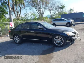 2011 Hyundai Genesis z VIN KMHGC4DFXBU123470, wystawiony jako IAAI lot #41452334 z przebiegiem 121 813 mil mil oraz . Historia ofert i sprzedaży dostępna na DreamBid. Obrazek 13.