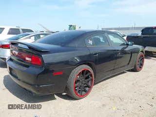 2011 Dodge Charger SE z VIN 2B3CL3CGXBH513481, wystawiony jako IAAI lot #42287564 z przebiegiem 193 875 mil mil oraz . Historia ofert i sprzedaży dostępna na DreamBid. Obrazek 4.