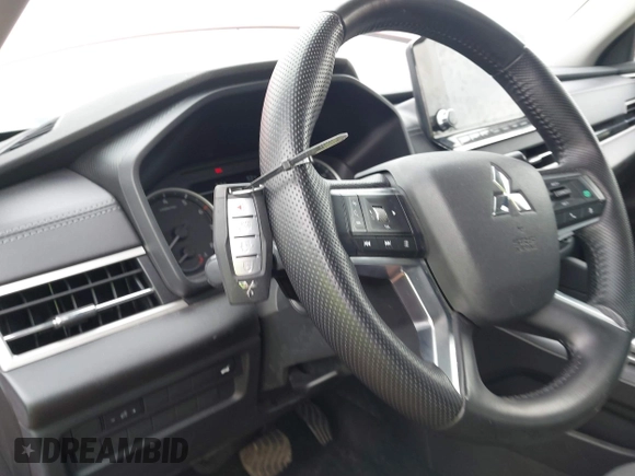 2024 Mitsubishi Outlander SE z VIN JA4J3VA84RZ010773, wystawiony jako IAAI lot #41972050 z przebiegiem 59 173 mil mil oraz . Historia ofert i sprzedaży dostępna na DreamBid. Obrazek 11.