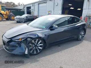 2024 Tesla Model 3 z VIN 5YJ3E1EA4RF742745, wystawiony jako IAAI lot #42085235 z przebiegiem 28 094 mil mil oraz . Historia ofert i sprzedaży dostępna na DreamBid. Obrazek 6.
