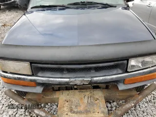 2001 Chevrolet S-10 LS with VIN 1GCCT19W918144487, listed as a Copart auction lot 84958094 with 0 mi miles and Salvage Title. Bid and sale history available at carsss.com. Image 11.