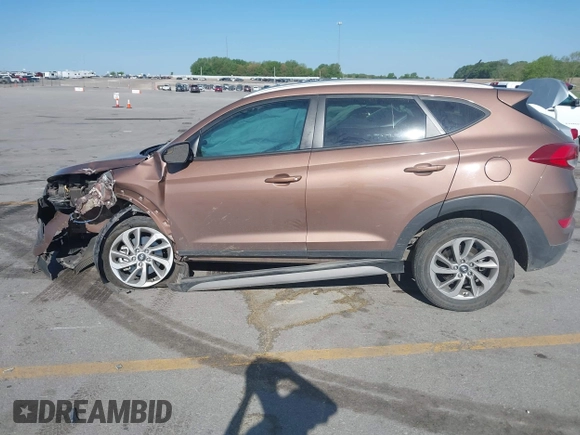 2017 Hyundai Tucson SE z VIN KM8J33A47HU485803, wystawiony jako IAAI lot #42269337 z przebiegiem 96 541 mil mil oraz . Historia ofert i sprzedaży dostępna na DreamBid. Obrazek 14.