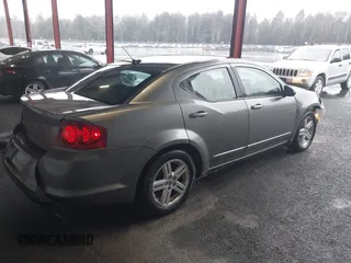 2012 Dodge Avenger SXT z VIN 1C3CDZCBXCN163432, wystawiony jako IAAI lot #39332608 z przebiegiem 169 102 mil mil oraz . Historia ofert i sprzedaży dostępna na DreamBid. Obrazek 4.