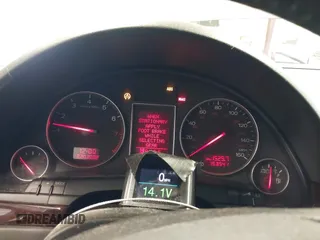 2003 Audi A4 z VIN WAUVT68E93A165833, wystawiony jako IAAI lot #42351966 z przebiegiem 153 541 mil mil oraz . Historia ofert i sprzedaży dostępna na DreamBid. Obrazek 7.