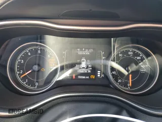 2019 Jeep Cherokee Latitude Plus with VIN 1C4PJLLB4KD202281, listed as a Copart auction lot 48633225 with 153,366 mi miles and Salvage Title. Bid and sale history available at DreamBid. Image 9.