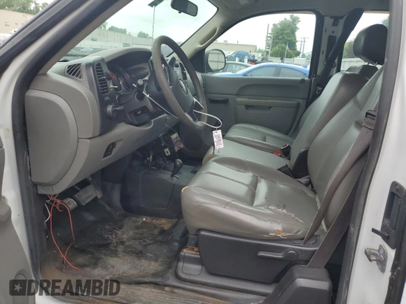 2013 GMC Sierra 2500HD Work Truck z VIN 1GT22ZC82DZ229449, wystawiony jako Copart lot #61175655 z przebiegiem Nie podano mil oraz Szkoda całkowita • Salvage title. Historia ofert i sprzedaży dostępna na DreamBid. Obrazek 7.