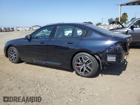 2024 BMW i5 eDrive40 z VIN WBY33FK04RCR21619, wystawiony jako Copart lot #71286594 z przebiegiem 6270 mil mil oraz Szkody całkowita. Historia ofert i sprzedaży dostępna na DreamBid. Obrazek 2.