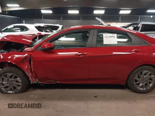 2024 Hyundai Elantra SEL с VIN KMHLM4DG2RU807623, выставлен на аукционе IAAI как лот 42150096 с пробегом 4 030 миль миль и . История ставок и продаж доступна на DreamBid. Изображение 13.