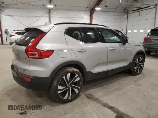 2024 Volvo XC40 Ultimate Dark Theme z VIN YV4L12UM4R2213891, wystawiony jako Copart lot #85272044 z przebiegiem Nie podano mil oraz Nie do naprawy • Non repairable. Historia ofert i sprzedaży dostępna na DreamBid. Obrazek 3.