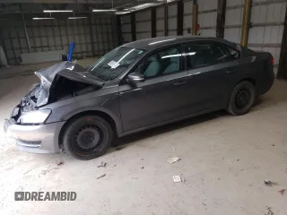 2014 Volkswagen Passat S z VIN 1VWAT7A31EC051474, wystawiony jako Copart lot #52617405 z przebiegiem 170 156 mil mil oraz Czysty tytuł • Clean title. Historia ofert i sprzedaży dostępna na DreamBid. Obrazek 1.