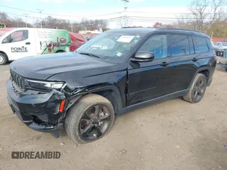 2022 Jeep Grand Cherokee Altitude z VIN 1C4RJKAG1N8524858, wystawiony jako IAAI lot #40883507 z przebiegiem 19 703 mil mil oraz . Historia ofert i sprzedaży dostępna na DreamBid. Obrazek 21.