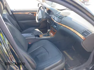 2003 Mercedes-Benz E 320 z VIN WDBUF65J13A160065, wystawiony jako IAAI lot #41720444 z przebiegiem 277 910 mil mil oraz . Historia ofert i sprzedaży dostępna na DreamBid. Obrazek 5.
