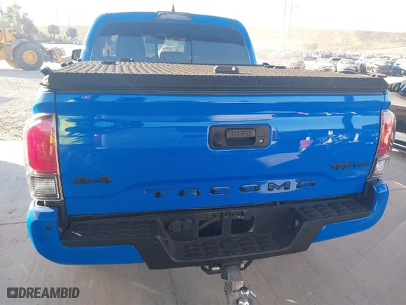 2019 Toyota Tacoma 4WD SR with VIN 5TFCZ5AN9KX197898, listed as a IAAI auction lot 41304019 with 111,995 mi miles. Bid and sale history available at carsss.com. Image 16.