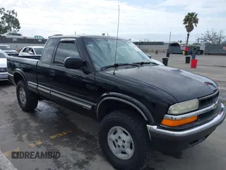2001 Chevrolet S-10 LS with VIN 1GCDT19W51K140881, listed as a IAAI auction lot 42114214 with 347,913 mi miles and . Bid and sale history available at DreamBid. Image 1.