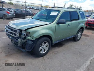 2008 Ford Escape Hybrid z VIN 1FMCU59HX8KB98122, wystawiony jako IAAI lot #42650207 z przebiegiem 138 757 mil mil oraz . Historia ofert i sprzedaży dostępna na DreamBid. Obrazek 2.