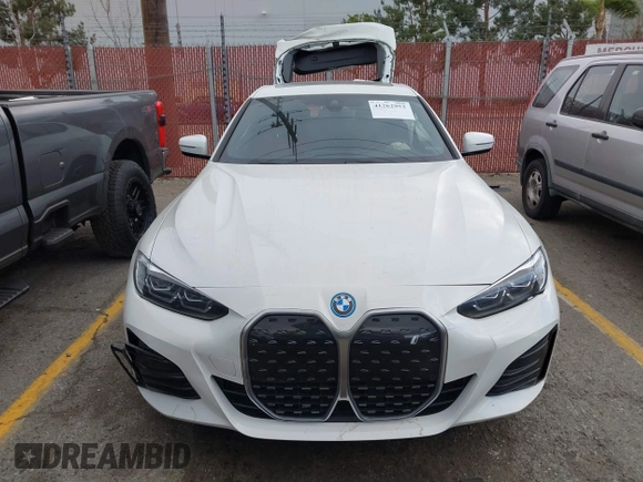 2023 BMW i4 eDrive40 z VIN WBY73AW05PFR28279, wystawiony jako IAAI lot #41262952 z przebiegiem 40 011 mil mil oraz . Historia ofert i sprzedaży dostępna na DreamBid. Obrazek 13.