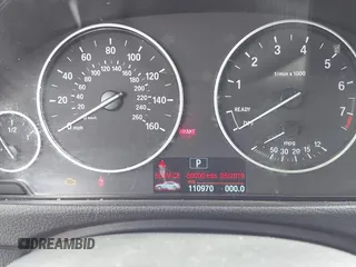 2013 BMW 3 Series 328i xDrive с VIN WBA3B5G51DNS00364, выставлен на аукционе IAAI как лот 42256459 с пробегом 110 970 миль миль и . История ставок и продаж доступна на DreamBid. Изображение 7.