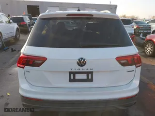 2022 Volkswagen Tiguan SE with VIN 3VV2B7AX5NM152367, listed as a IAAI auction lot 41018730 with 42,104 mi miles. Bid and sale history available at carsss.com. Image 14.
