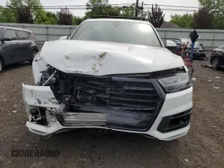 2019 Audi Q7 Prestige with VIN WA1VAAF76KD033457, listed as a Copart auction lot 58704735 with 57,297 mi miles and Salvage title. Bid and sale history available at DreamBid. Image 5.