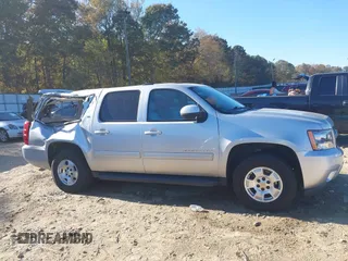 2013 Chevrolet Suburban LT with VIN 1GNSCJE03DR201530, listed as a IAAI auction lot 37988428 with 107,892 mi miles. Bid and sale history available at carsss.com. Image 13.