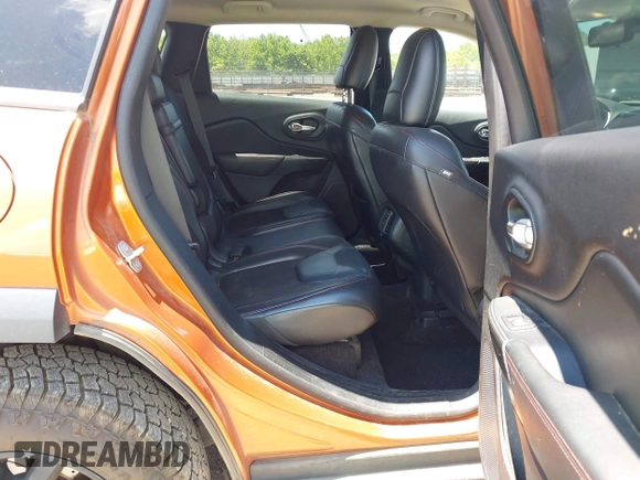2016 Jeep Cherokee Trailhawk with VIN 1C4PJMBS6GW318035, listed as a IAAI auction lot 42652034 with 187,519 mi miles and . Bid and sale history available at DreamBid. Image 8.