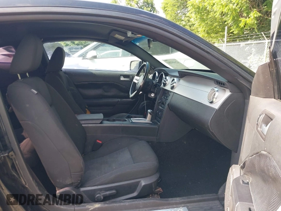 2008 Ford Mustang Deluxe with VIN 1ZVHT80N285196801, listed as a IAAI auction lot 42685201 with 303,943 mi miles and . Bid and sale history available at DreamBid. Image 5.