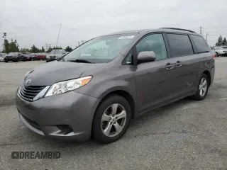 2012 Toyota Sienna LE AAS с VIN 5TDKK3DC8CS241590, выставлен на аукционе Copart как лот 53308815 с пробегом 141 292 миль миль и Списание • Salvage title. История ставок и продаж доступна на DreamBid. Изображение 1.