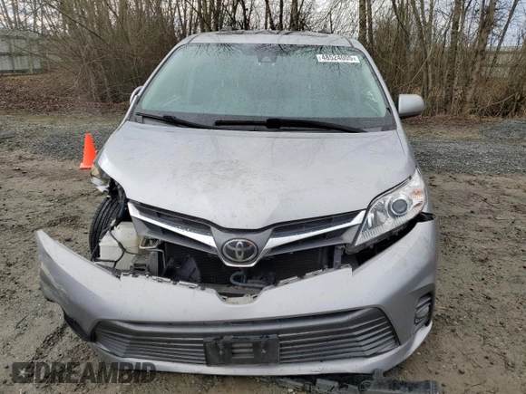 2018 Toyota Sienna XLE z VIN 5TDDZ3DC8JS199035, wystawiony jako Copart lot #48524005 z przebiegiem 98 580 mil mil oraz Szkoda całkowita • Salvage title. Historia ofert i sprzedaży dostępna na DreamBid. Obrazek 5.