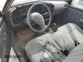 1993 Toyota Pickup z VIN 4TARN81AXPZ093111, wystawiony jako Copart lot #50526505 z przebiegiem 163 893 mil mil oraz Szkoda całkowita • Salvage title. Historia ofert i sprzedaży dostępna na DreamBid. Obrazek 8.
