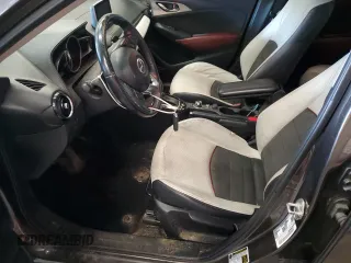 2016 Mazda CX-3 Grand Touring z VIN JM1DKFD74G0137815, wystawiony jako Copart lot #52405765 z przebiegiem 128 922 mil mil oraz Szkoda całkowita • Salvage title. Historia ofert i sprzedaży dostępna na DreamBid. Obrazek 7.