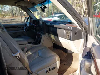 2006 Cadillac Escalade z VIN 1GYEK63N26R131245, wystawiony jako IAAI lot #41355286 z przebiegiem 247 558 mil mil oraz . Historia ofert i sprzedaży dostępna na DreamBid. Obrazek 5.