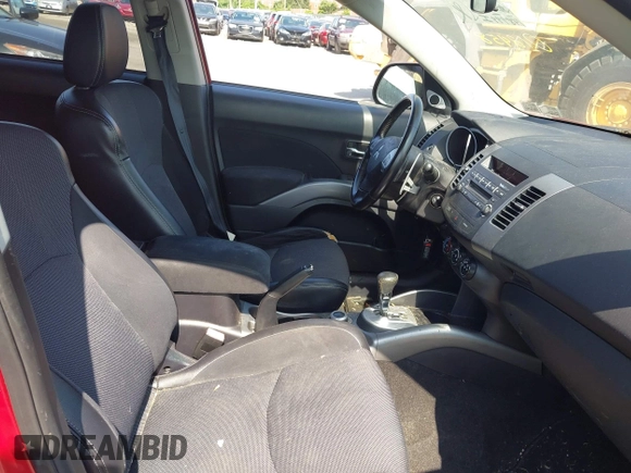 2009 Mitsubishi Outlander SE z VIN JA4LT31W19Z012458, wystawiony jako IAAI lot #42572873 z przebiegiem 148 999 mil mil oraz . Historia ofert i sprzedaży dostępna na DreamBid. Obrazek 5.