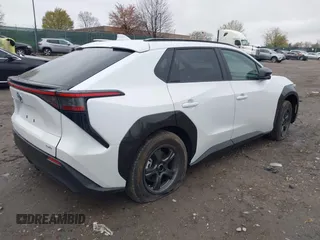 2024 Toyota bZ4X XLE z VIN JTMABACA6RA079545, wystawiony jako IAAI lot #42013641 z przebiegiem 1 550 mil mil oraz . Historia ofert i sprzedaży dostępna na DreamBid. Obrazek 18.
