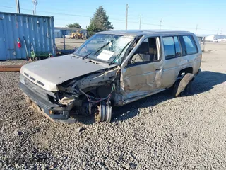 1992 Nissan Pathfinder LE with VIN JN8HD17Y4NW014548, listed as a IAAI auction lot 41461969 with 245,282 mi miles. Bid and sale history available at carsss.com. Image 2.