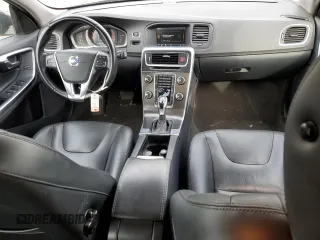 2015 Volvo V60 T5 Drive-E Premier z VIN YV140MEB2F1207148, wystawiony jako Copart lot #51272145 z przebiegiem 114 374 mil mil oraz Szkody całkowita. Historia ofert i sprzedaży dostępna na DreamBid. Obrazek 8.